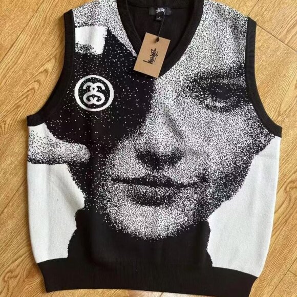 Stussy  JACQUARD HOLIDAY FACE VEST - Picture 1 of 2